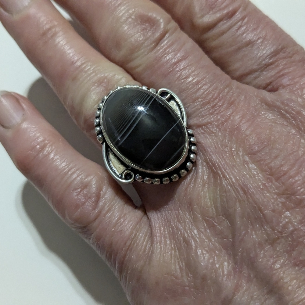 Handcrafted Banded Botswana Oval Ring (8) - Picture 3 of 15